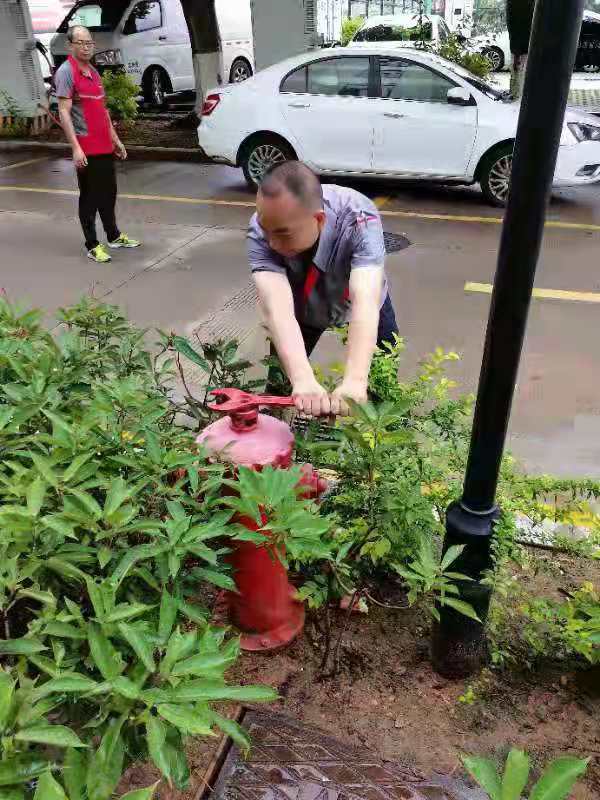 创业中心开展园区消防栓安全专项检查